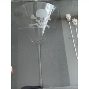 2 Halloween Martini glasses Skull and crossbones with 2 picks. Never opened.